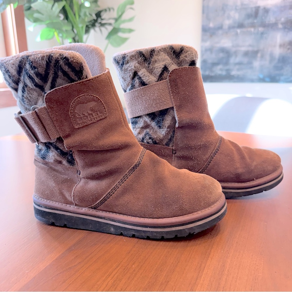 Anthropologie Sorel Newbie Campus Bootie Brown Suede Adjustable Cuff Women’s 8.5